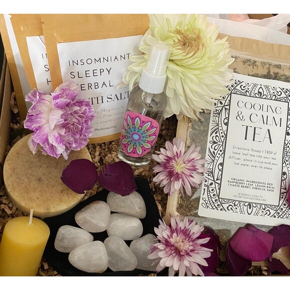 Holistic Christmas Gift Set, Crystals, Herbal Soap, Beeswax Candle, Bath Salts - Picture 8 of 10